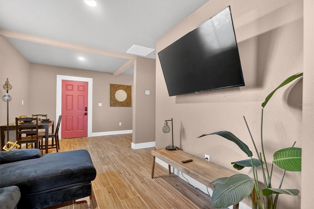 For Sale: $275,000 (5 beds, 0 baths, 2400 Square Feet)