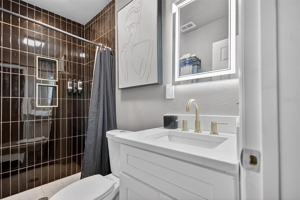 For Sale: $275,000 (5 beds, 0 baths, 2400 Square Feet)