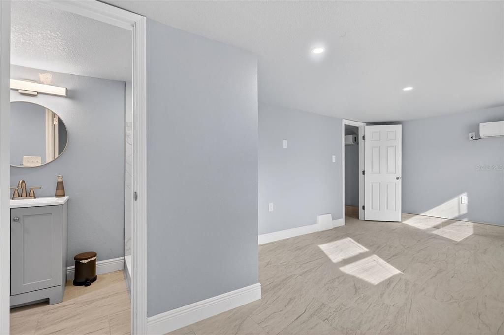 For Sale: $275,000 (5 beds, 0 baths, 2400 Square Feet)