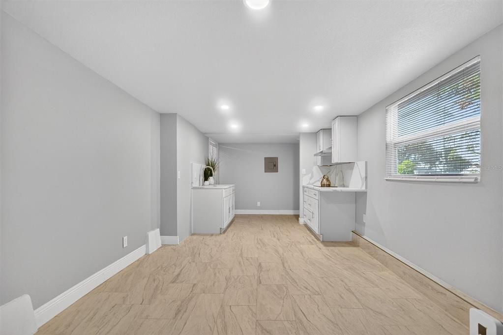 For Sale: $275,000 (5 beds, 0 baths, 2400 Square Feet)