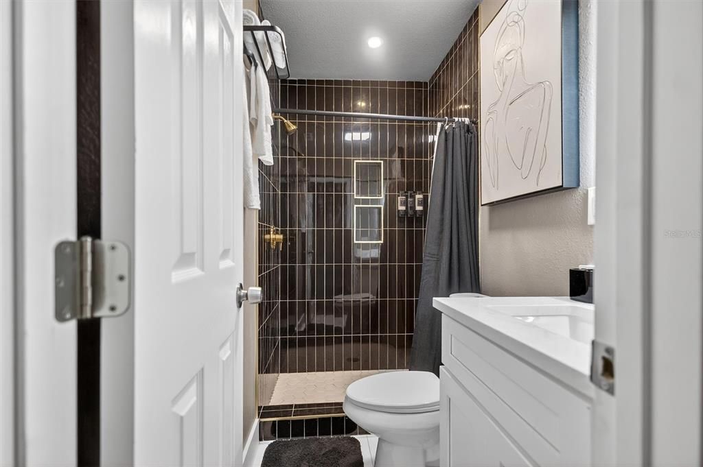 For Sale: $275,000 (5 beds, 0 baths, 2400 Square Feet)