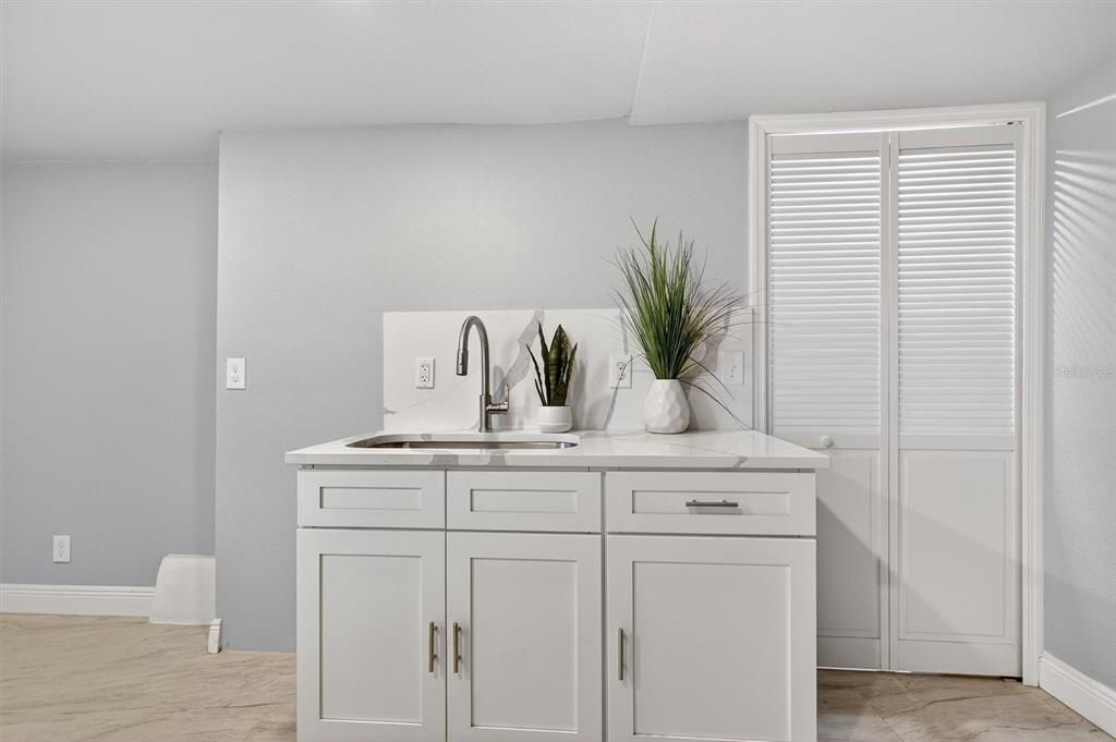 For Sale: $275,000 (5 beds, 0 baths, 2400 Square Feet)