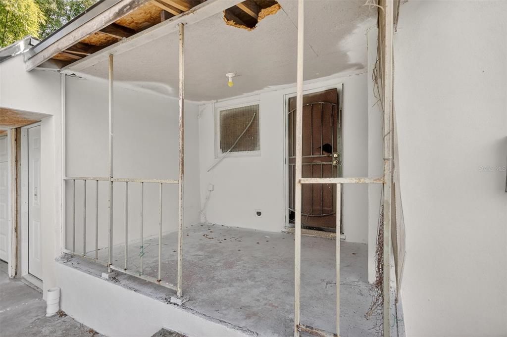 For Sale: $275,000 (5 beds, 0 baths, 2400 Square Feet)