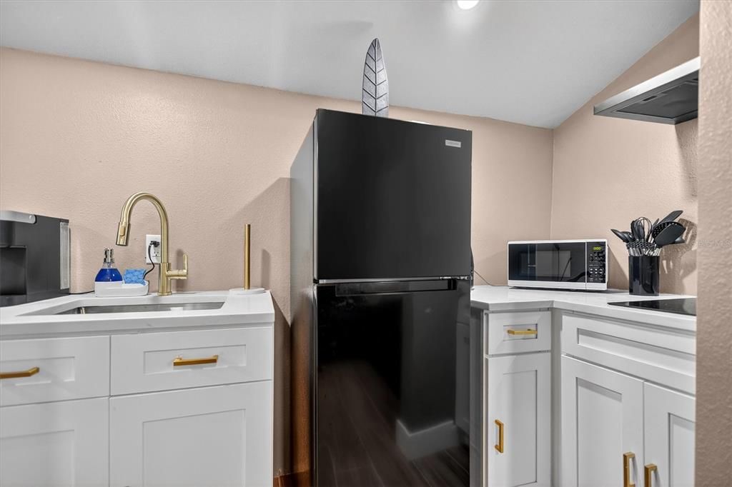 For Sale: $275,000 (5 beds, 0 baths, 2400 Square Feet)