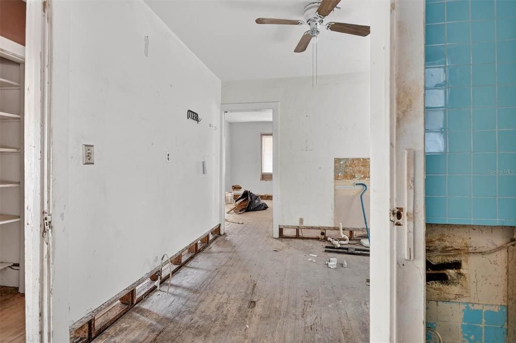 For Sale: $275,000 (5 beds, 0 baths, 2400 Square Feet)