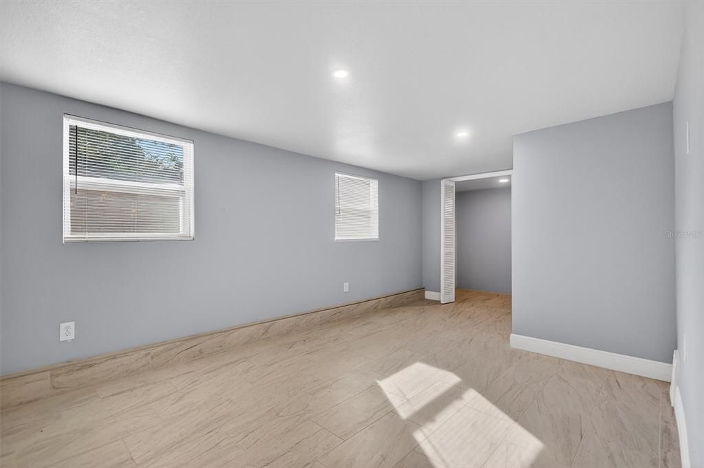 For Sale: $275,000 (5 beds, 0 baths, 2400 Square Feet)