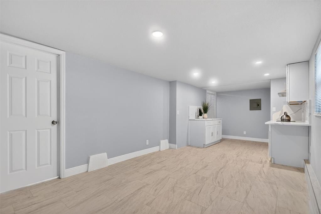 For Sale: $275,000 (5 beds, 0 baths, 2400 Square Feet)