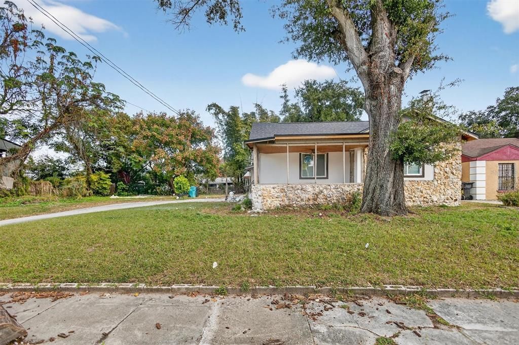 For Sale: $275,000 (5 beds, 0 baths, 2400 Square Feet)