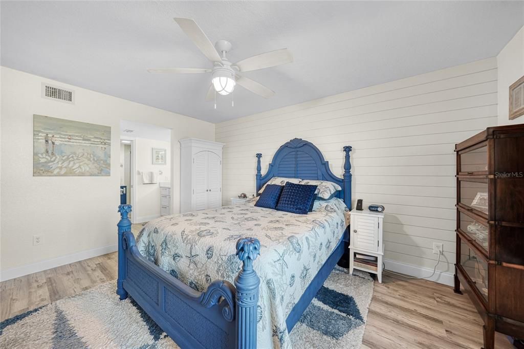 For Sale: $169,399 (2 beds, 2 baths, 1153 Square Feet)