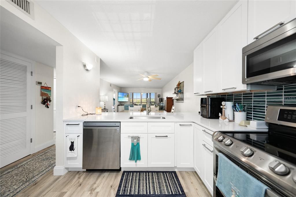 For Sale: $169,399 (2 beds, 2 baths, 1153 Square Feet)