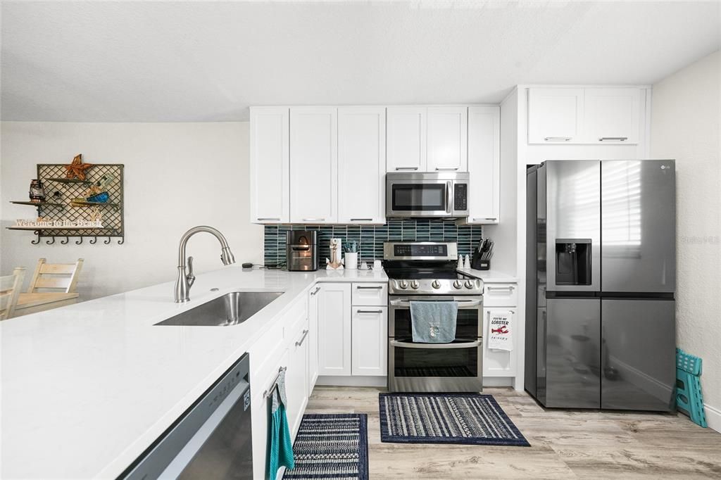 For Sale: $169,399 (2 beds, 2 baths, 1153 Square Feet)