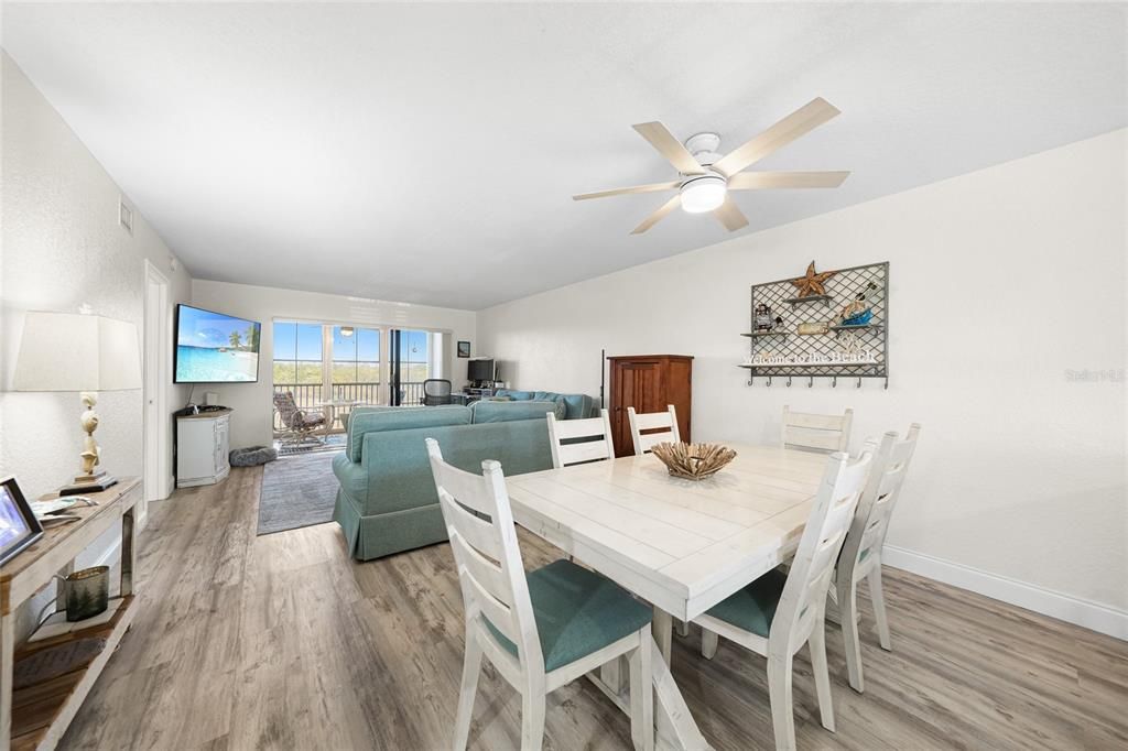 For Sale: $169,399 (2 beds, 2 baths, 1153 Square Feet)