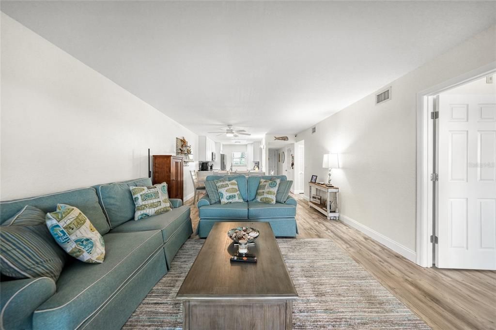 For Sale: $169,399 (2 beds, 2 baths, 1153 Square Feet)