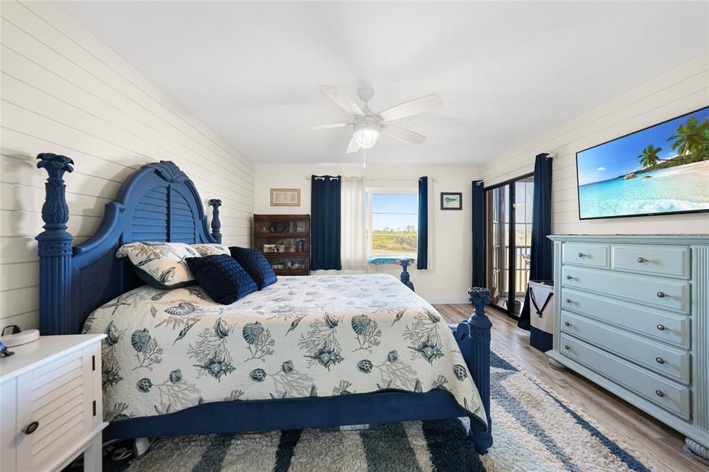 For Sale: $169,399 (2 beds, 2 baths, 1153 Square Feet)