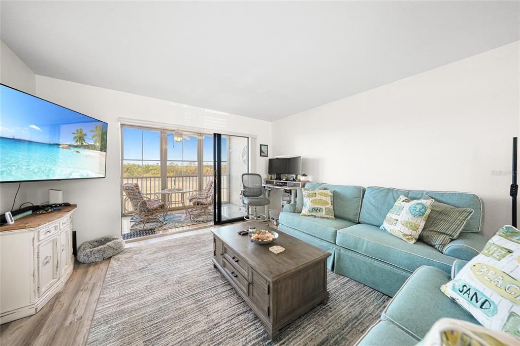 For Sale: $169,399 (2 beds, 2 baths, 1153 Square Feet)