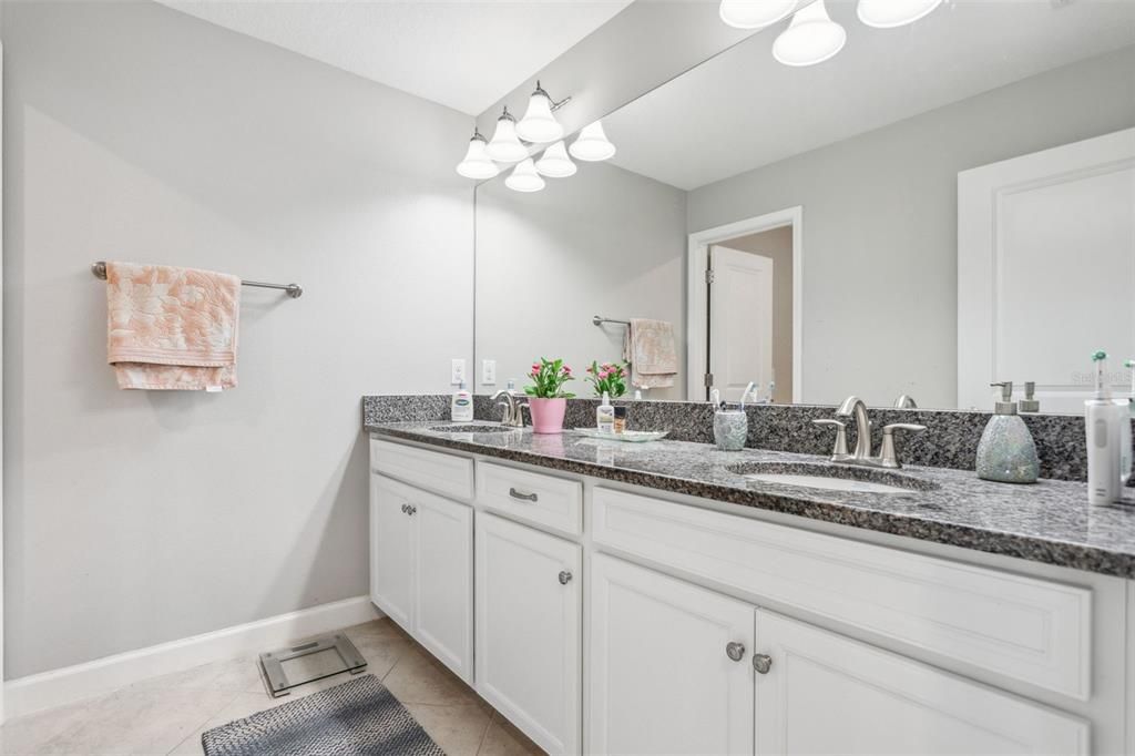 En Venta: $739,900 (5 camas, 3 baños, 3834 Pies cuadrados)