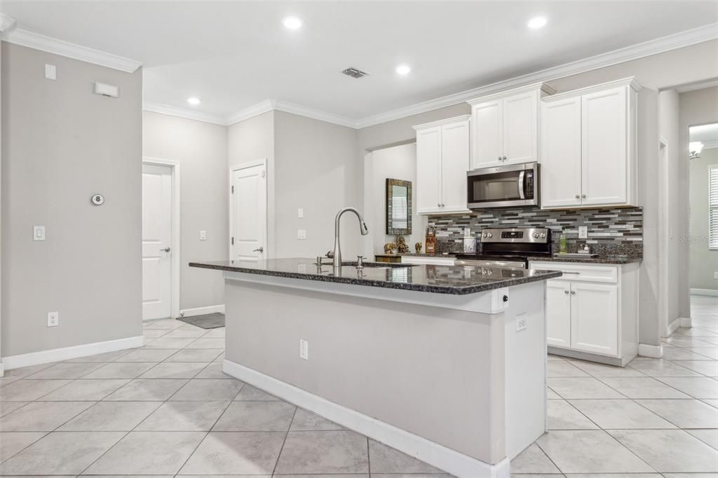 En Venta: $739,900 (5 camas, 3 baños, 3834 Pies cuadrados)