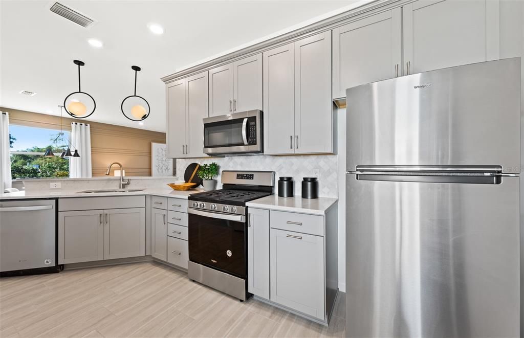For Sale: $447,885 (2 beds, 2 baths, 1602 Square Feet)