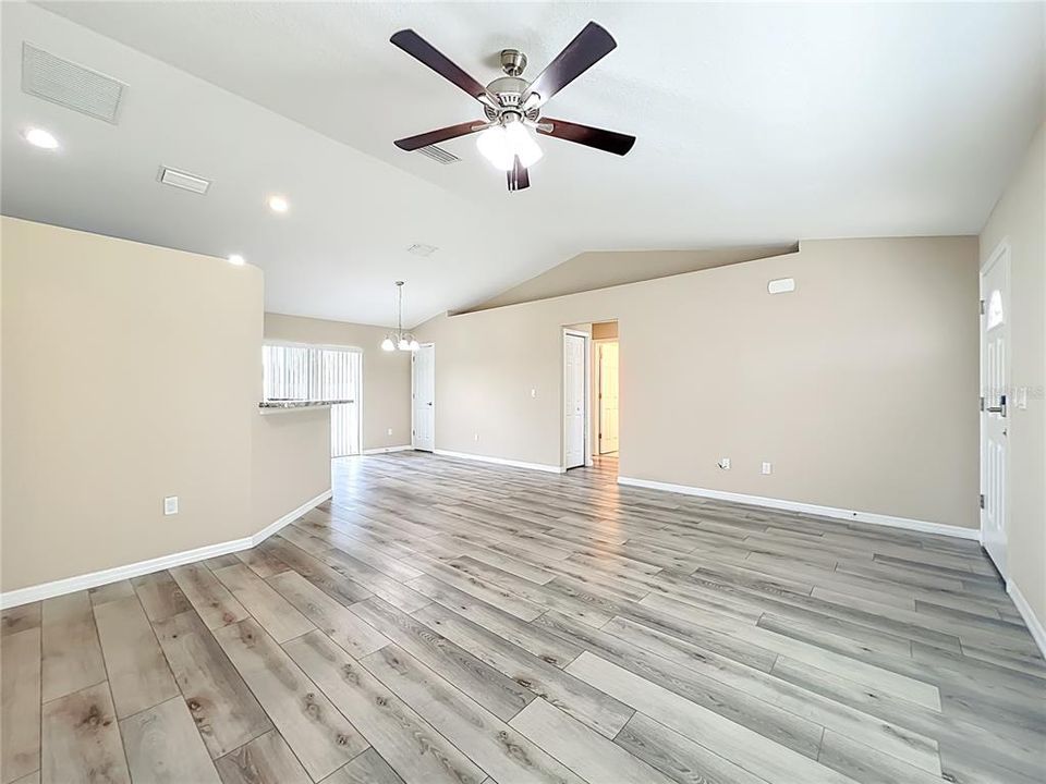 出租: $1,800 (3 贝兹, 2 浴室, 1236 平方英尺)