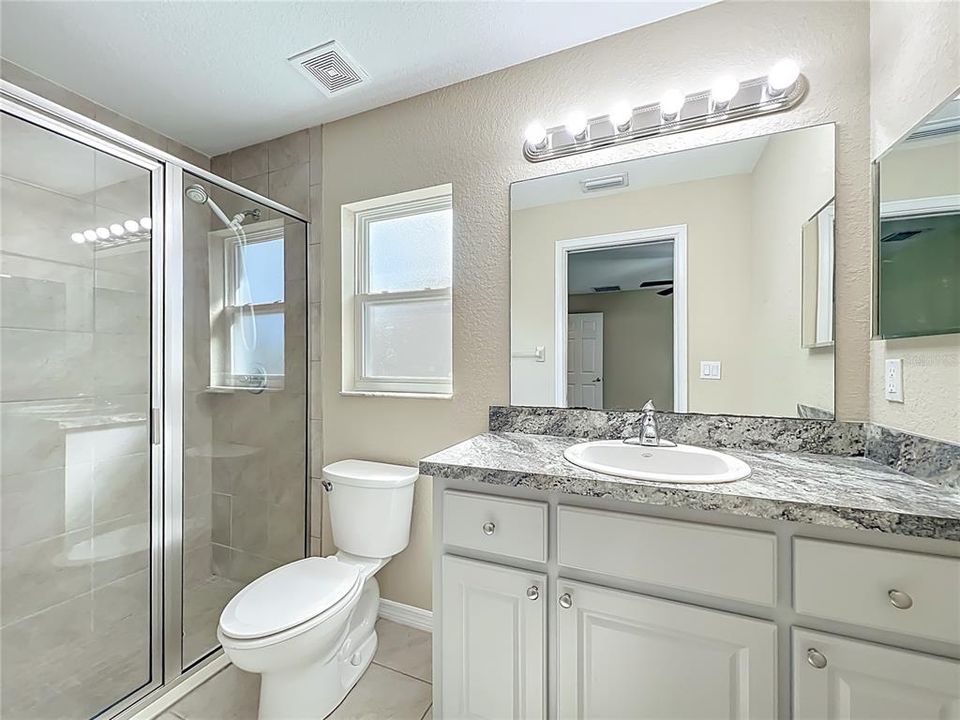 出租: $1,800 (3 贝兹, 2 浴室, 1236 平方英尺)