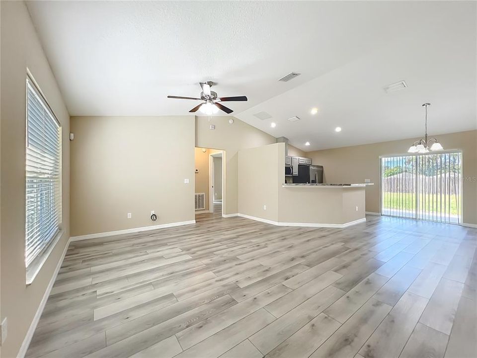 出租: $1,800 (3 贝兹, 2 浴室, 1236 平方英尺)