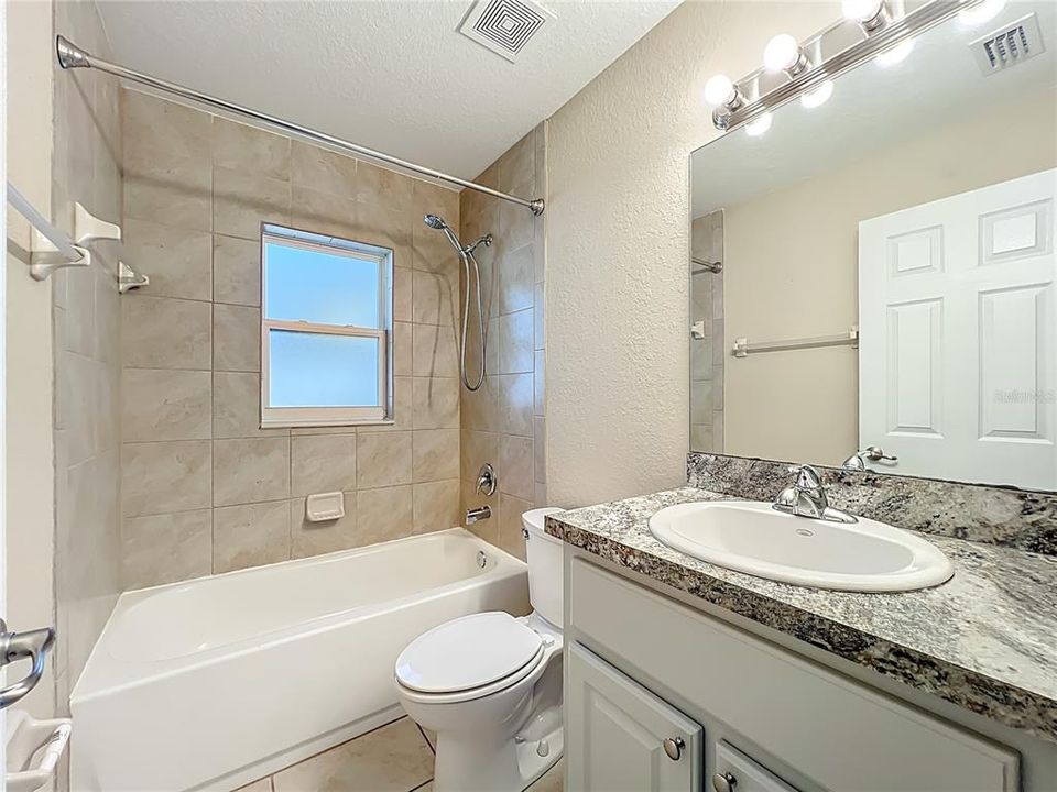 出租: $1,800 (3 贝兹, 2 浴室, 1236 平方英尺)