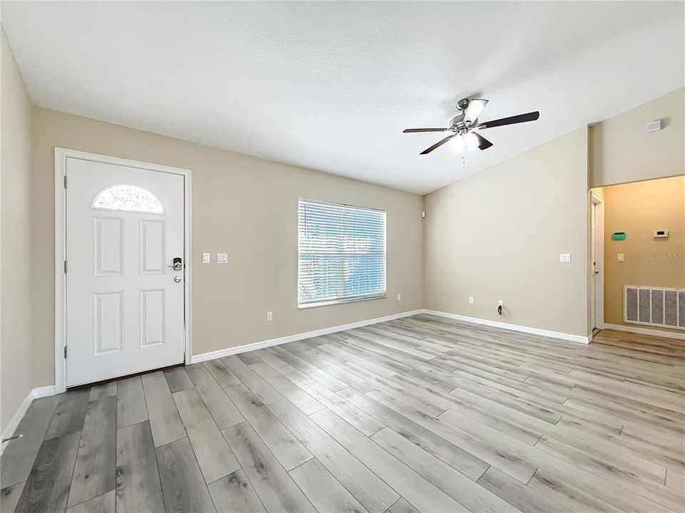 出租: $1,800 (3 贝兹, 2 浴室, 1236 平方英尺)