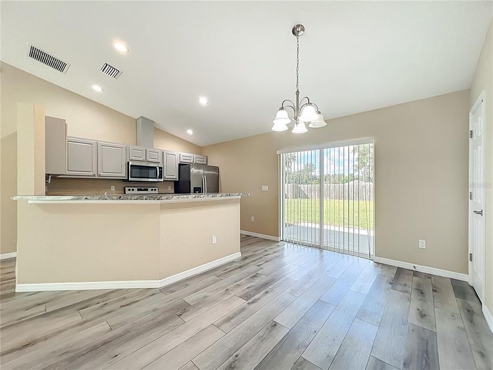 出租: $1,800 (3 贝兹, 2 浴室, 1236 平方英尺)