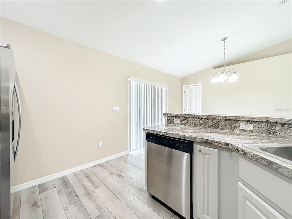 出租: $1,800 (3 贝兹, 2 浴室, 1236 平方英尺)