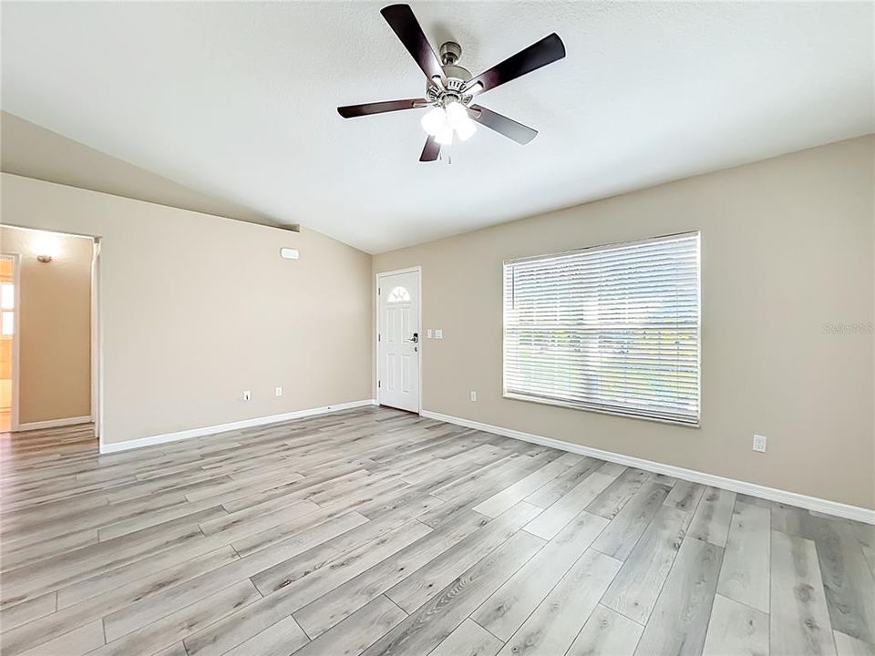 出租: $1,800 (3 贝兹, 2 浴室, 1236 平方英尺)