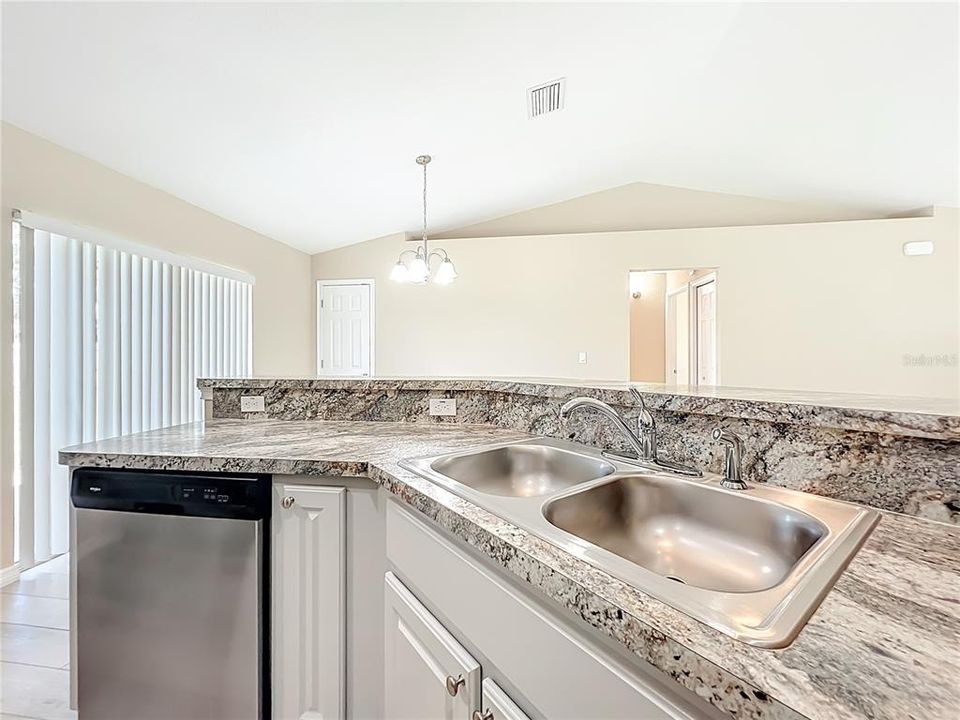 出租: $1,800 (3 贝兹, 2 浴室, 1236 平方英尺)