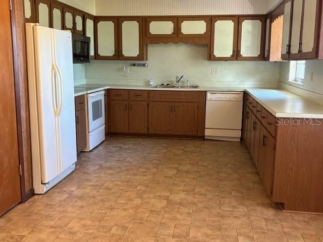 For Sale: $229,000 (4 beds, 3 baths, 1904 Square Feet)