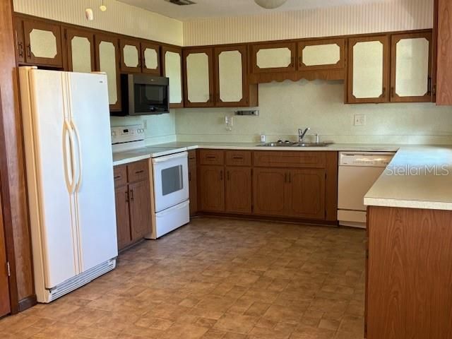 For Sale: $229,000 (4 beds, 3 baths, 1904 Square Feet)