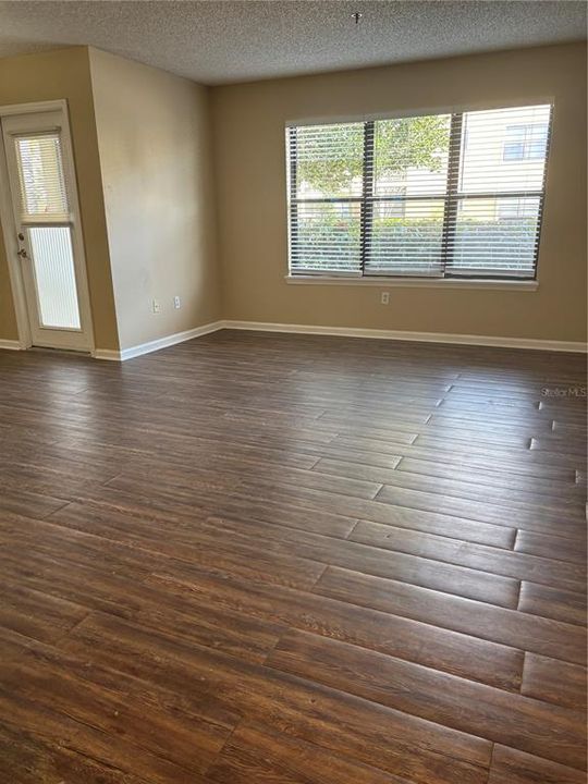 出租: $1,800 (2 贝兹, 2 浴室, 1182 平方英尺)