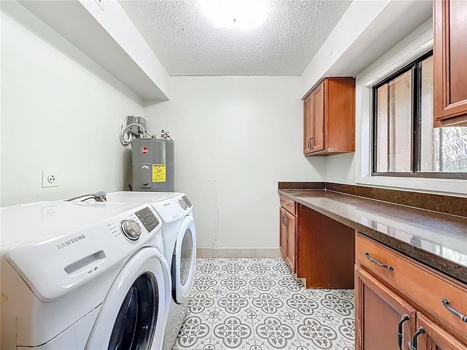 For Sale: $190,000 (2 beds, 2 baths, 1143 Square Feet)