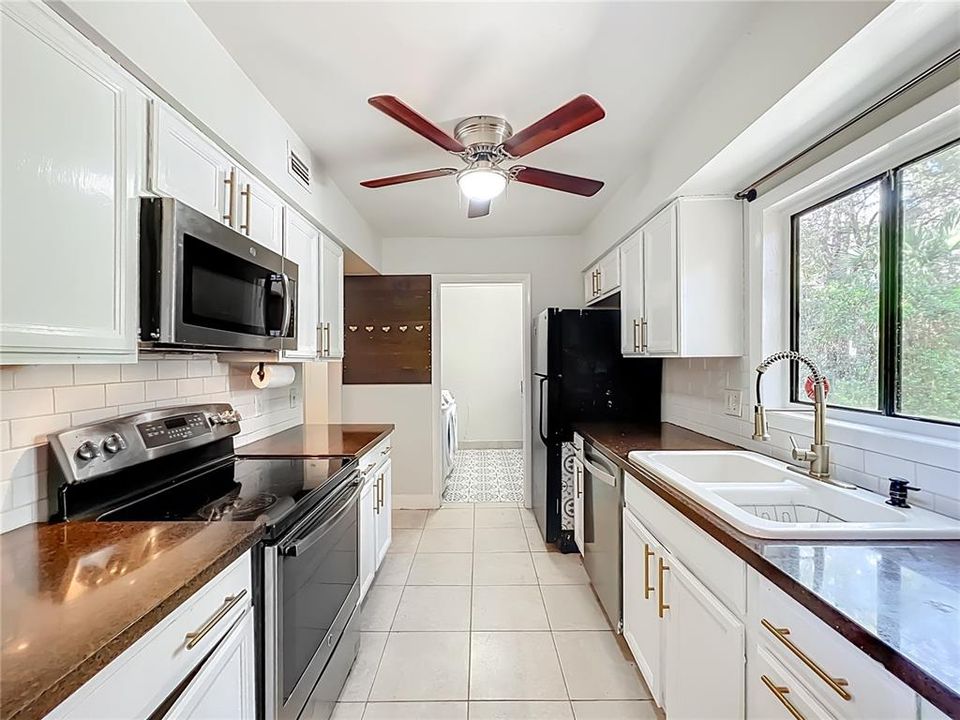 For Sale: $190,000 (2 beds, 2 baths, 1143 Square Feet)