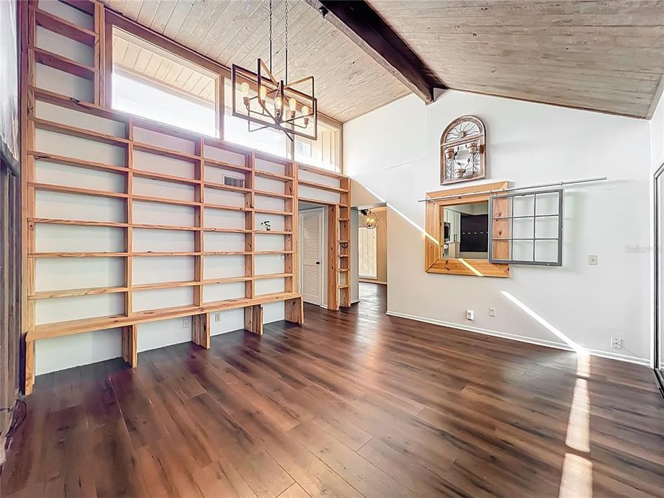 For Sale: $190,000 (2 beds, 2 baths, 1143 Square Feet)