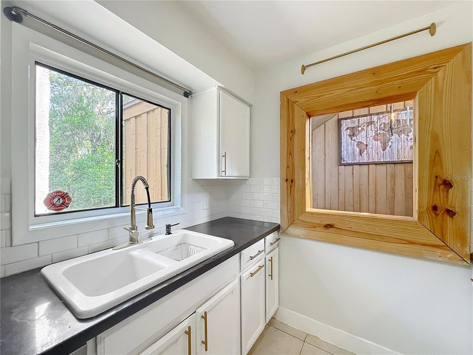 For Sale: $190,000 (2 beds, 2 baths, 1143 Square Feet)