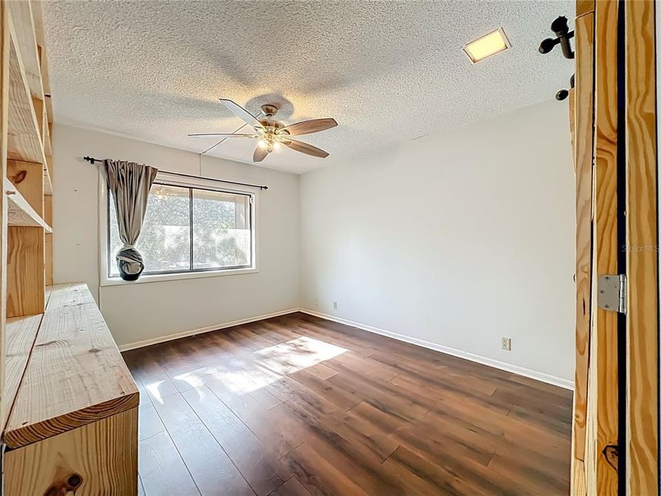 For Sale: $190,000 (2 beds, 2 baths, 1143 Square Feet)