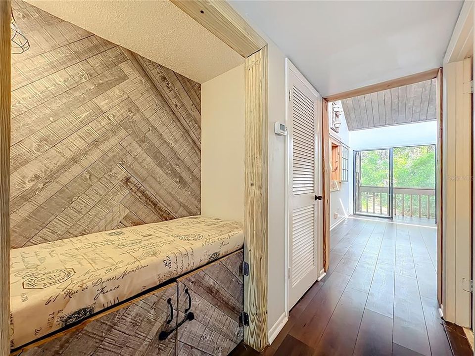 For Sale: $190,000 (2 beds, 2 baths, 1143 Square Feet)