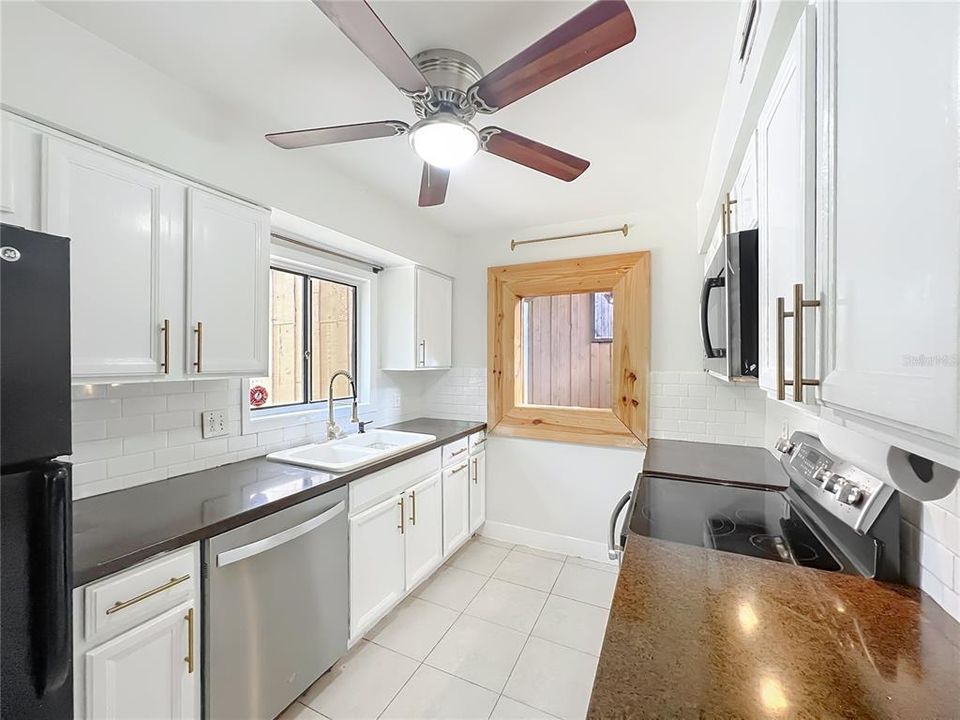 For Sale: $190,000 (2 beds, 2 baths, 1143 Square Feet)