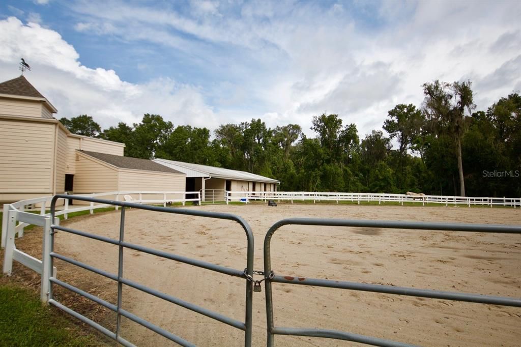 For Sale: $190,000 (2 beds, 2 baths, 1143 Square Feet)