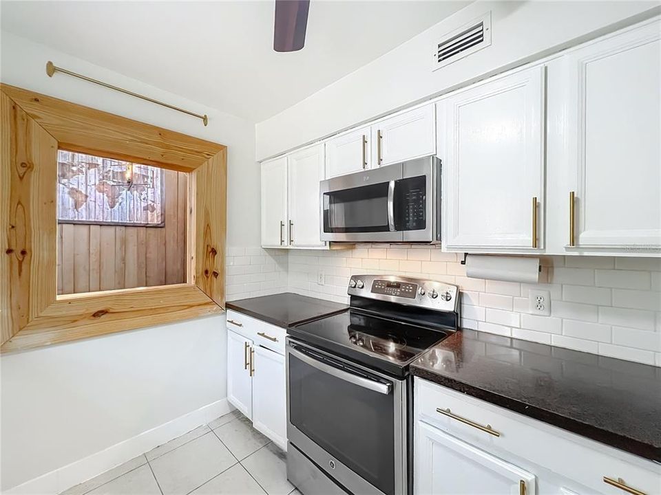 For Sale: $190,000 (2 beds, 2 baths, 1143 Square Feet)