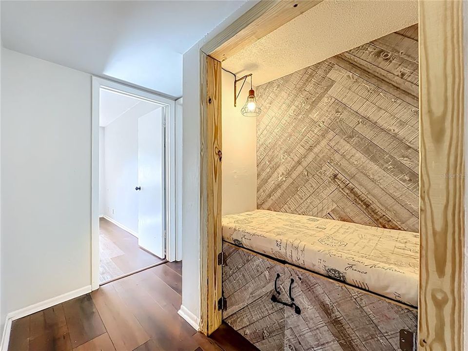 For Sale: $190,000 (2 beds, 2 baths, 1143 Square Feet)