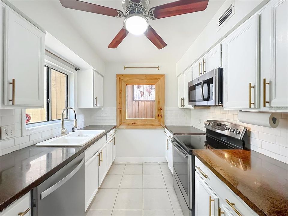 For Sale: $190,000 (2 beds, 2 baths, 1143 Square Feet)