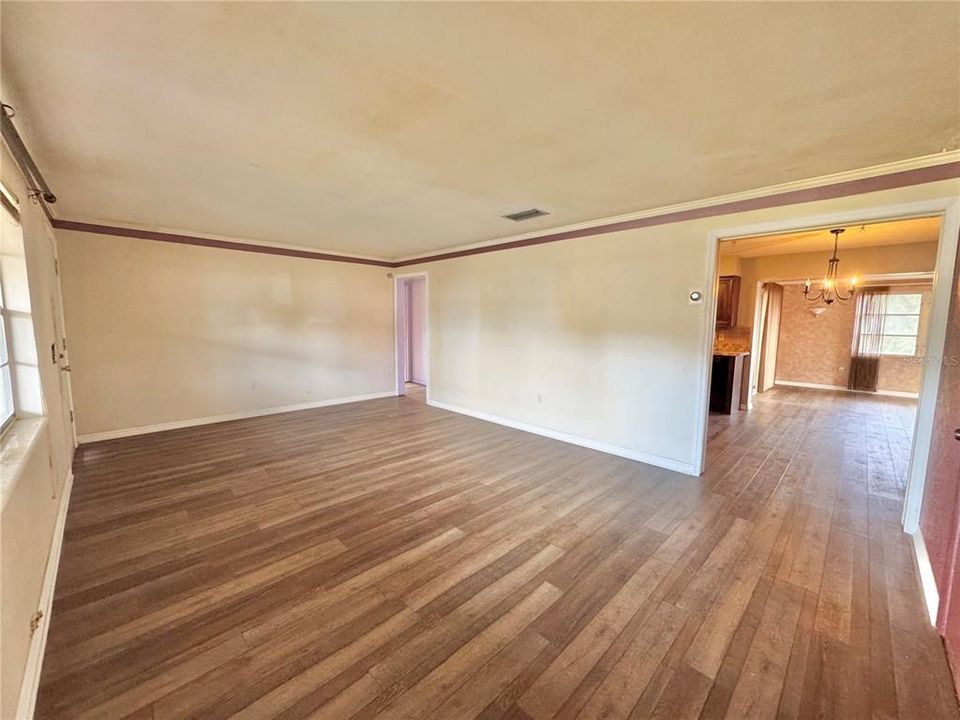 For Sale: $190,000 (3 beds, 1 baths, 1435 Square Feet)