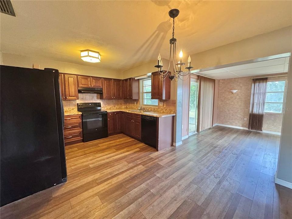 For Sale: $190,000 (3 beds, 1 baths, 1435 Square Feet)