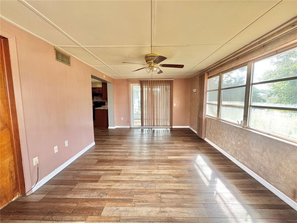 For Sale: $190,000 (3 beds, 1 baths, 1435 Square Feet)