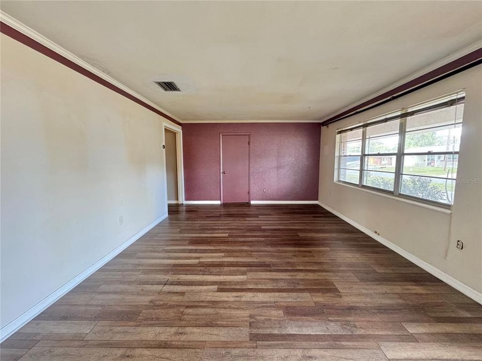 For Sale: $190,000 (3 beds, 1 baths, 1435 Square Feet)