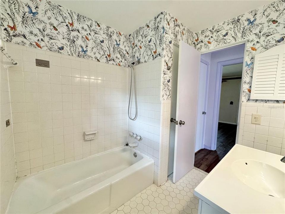 For Sale: $190,000 (3 beds, 1 baths, 1435 Square Feet)